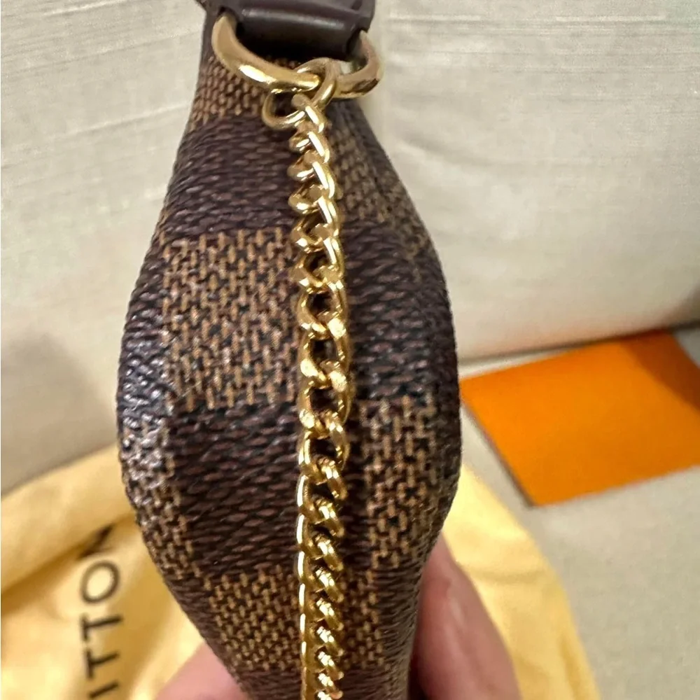 Louis Vuitton Mini Pochette Accessories - Picture 2 of 16